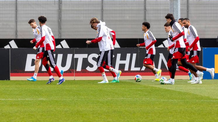 Reportage 26.03.2026 Abschlusstraining der Deutschen Männer Nationalmannschaft in Herzogenaurach vor dem Spiel gegen die Schweiz Warmlaufen für Deutschland Herzogenaurach Bayern Deutschland
