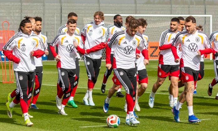 Reportage 26.03.2026 Abschlusstraining der Deutschen Männer Nationalmannschaft in Herzogenaurach vor dem Spiel gegen die Schweiz Die Mannschaft beim Warmlaufen Herzogenaurach Bayern Deutschland