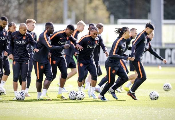 ZEIST - Cody Gakpo, Donyell Malen, Brian Brobbey, Denzel Dumfries, Quintin Timber, Nathan Ake and Tijjani Reijnders during a training session of the Dutch national team, Nationalteam in the week leading up to a friendly match against Norway. ROBIN VAN LONKHUIJSEN ANP xVIxANPxSportx xxANPxIVx 554395474 originalFilename: 554395474.jpg