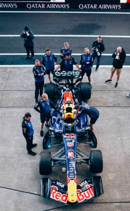March 26, 2026, Suzuka, Mie, Japan: Red Bull Racing mechanics prepare to push the car of MAX VERSTAPPEN into the garage for setup work during the Formula 1 Japanese Grand Prix at Suzuka Circuit. 2026 Japanese Grand Prix  - ZUMAh201 20260326_zsp_h201_036 Copyright: xYichinxHoux