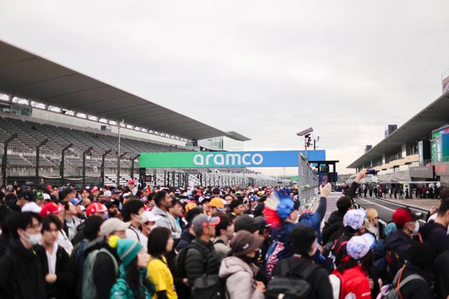 March 26, 2026, Suzuka, Mie, Japan: Large crowds of fans enter Suzuka Circuit and the pit lane area during a public access session on Thursday ahead of the Formula 1 Japanese Grand Prix. Suzuka Japan - ZUMAh201 20260326_zsp_h201_029 Copyright: xYichinxHoux