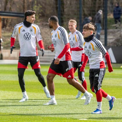 Reportage 26.03.2026 Abschlusstraining der Deutschen Männer Nationalmannschaft in Herzogenaurach vor dem Spiel gegen die Schweiz Lennart Karl (rechts) neu bei der Nationalmmannschaft Herzogenaurach Bayern Deutschland