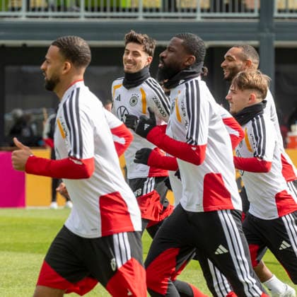 Reportage 26.03.2026 Abschlusstraining der Deutschen Männer Nationalmannschaft in Herzogenaurach vor dem Spiel gegen die Schweiz Warmlaufen Herzogenaurach Bayern Deutschland