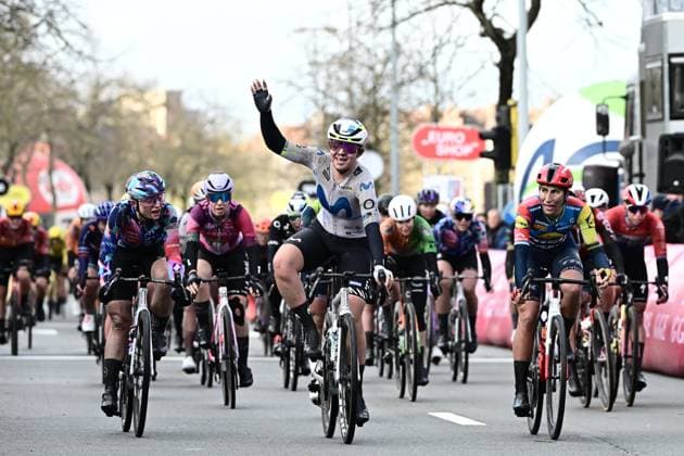 British Carys Lloyd of Movistar Team and pictured crossing the finish line of the Ronde van Brugge women s elite one-day cycling race, 143,7 km from and to Brugge on Thursday 26 March 2026. MAARTENxSTRAETEMANS  x168977144x