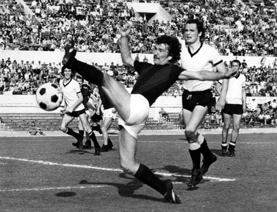 Giuseppe Savoldi (Bologna) Dario Pighin (Palermo) ; May 23 ; 1974 - Football : Italian championship 1973-1974 Italy Cup ; Final ; match between Bologna 4-3 Palermo at Olimpic Stadium ; Roma, Italy; ;( photo by aicfoto)(ITALY) 0855 