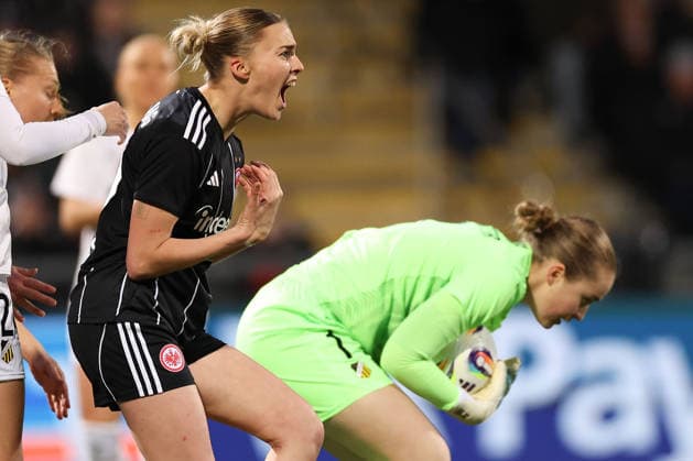 FRANKFURT AM MAIN, DEUTSCHLAND 25.03.2026 Halbfinal-Hinspiel im UEFA Women™s Europa Cup zwischen Eintracht Frankfurt Frauen und BK Haecken FF im Stadion am Brentanobad in Frankfurt am Main v.l., Laura Freigang (Eintracht Frankfurt), goalkeeper Fanney Birkisdottir (BK Haecken FF), in aktion, in action, *** FRANKFURT AM MAIN, GERMANY 25 03 2026 UEFA Women™s Europa Cup semi-final first leg between Eintracht Frankfurt Women and BK Haecken FF at Stadion am Brentanobad in Frankfurt am Main v l , Laura Freigang Eintracht Frankfurt , goalkeeper Fanney Birkisdottir BK Haecken FF , in action, in action, Copyright: JoaquimxFerreira