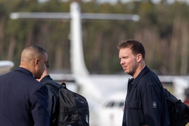 Abreise der DFB Herren Fußball Nationalmannschaft zum Länderspiel in Basel, Nürnberg, 26.03.2026 Julian Nagelsmann, Bundestrainer der deutschen Herren Fußball Nationalmannschaft, am Flughafen Nürnberg vor dem Einstieg in das Lufthansa Charterflugzeug nach Basel Nürnberg Bayern Deutschland