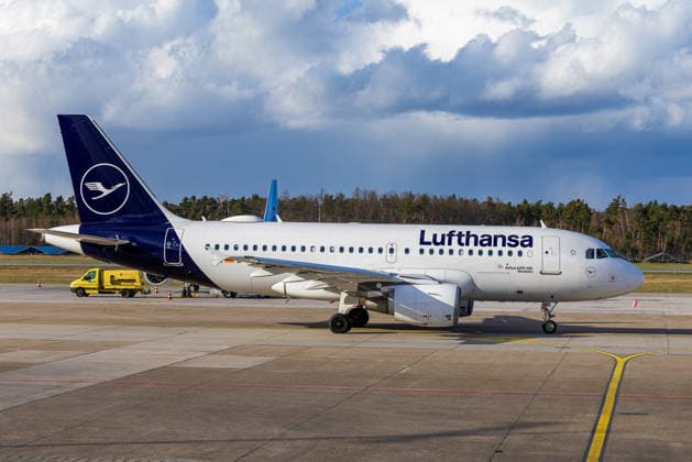 Abreise der DFB Herren Fußball Nationalmannschaft zum Länderspiel in Basel, Nürnberg, 26.03.2026 Lufthansa Airbus A319-100, Kennzeichen D-AIBF, auf dem Vorfeld des Flughafens Nürnberg vor dem Abflug der deutschen Herren Fußball Nationalmannschaft nach Basel. Nürnberg Bayern Deutschland