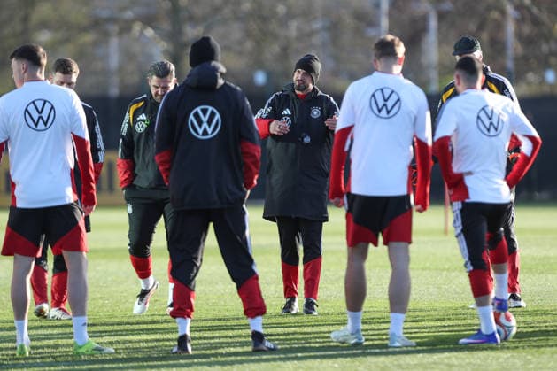 26.03.2026, xtgx, Fussball, U21, U 21 Nationalmannschaft, Abschlusstraining emspor, v.l. Antonio Di Salvo (Deutschland, Trainer) (DFL DFB REGULATIONS PROHIBIT ANY USE OF PHOTOGRAPHS as IMAGE SEQUENCES and or QUASI-VIDEO) Wolfsburg