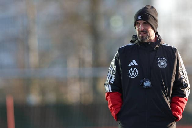 26.03.2026, xtgx, Fussball, U21, U 21 Nationalmannschaft, Abschlusstraining emspor, v.l. Antonio Di Salvo (Deutschland, Trainer) (DFL DFB REGULATIONS PROHIBIT ANY USE OF PHOTOGRAPHS as IMAGE SEQUENCES and or QUASI-VIDEO) Wolfsburg
