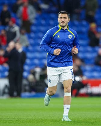Wales v Bosnia and Herzegovina - FIFA World Cup, WM, Weltmeisterschaft, Fussball 2026 European Qualifiers KO Play-off Sead Kolasinac of Bosnia & Herzegovina warms up during the FIFA World Cup Play-offs Semi-final match between Wales and Bosnia & Herzegovina at the Cardiff City Stadium in Cardiff on March 26, 2026. Cardiff South Glamorgan  Copyright: xMIxNewsx originalFilename:fletcher-walesvsb260326_npMt5.jpg
