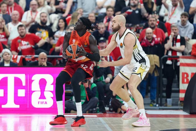 Wenyen Gabriel (FC Bayern Basketball, 32) mit Bastien Vautier (LDLC ASVEL Villeurbanne, 32), GER, FC Bayern Basketball vs. LDLC ASVEL Villeurbanne, Basketball, Euroleague, 34. Spieltag, Saison 2025 2026, 26.03.2026, GER, FC Bayern Basketball vs. LDLC ASVEL Villeurbanne, Basketball, Euroleague, 34. Spieltag, Saison 2025 2026, 26.03.2026 Muenchen Copyright: xEibner-Pressefoto JennixMaulx EP_JML