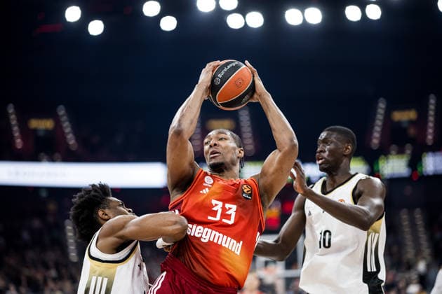 MUNICH, GERMANY - MARCH 26: David McCormack (FC Bayern Muenchen, 33) controls the ball against Bodian Massa (LDLC ASVEL Villeurbanne, 10) during the Turkish Airlines EuroLeague match between FC Bayern Muenchen vs. LDLC ASVEL Villeurbanne at SAP Garden on round 34 of Turkish Airlines EuroLeague on March 26, 2025 in Munich, Germany. Bavaria Germany Copyright: xSteffiexWunderlx