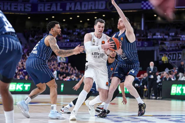March 26, 2026, Madrid, Madrid, Spain: Nick Weiler-Babb of Anadolu Efes Istanbul, Mario Hezonja of Real Madrid and Ercan Osmani of Anadolu Efes Istanbul in action during the Turkish Airlines EuroLeague Regular Season Round 34 match between Real Madrid and Anadolu Efes Istambul at Movistar Arena, on March 26, 2026, in Madrid, Spain. Madrid Spain - ZUMAa181 20260326_zaa_a181_087 Copyright: xIrinaxR.xHipolitox