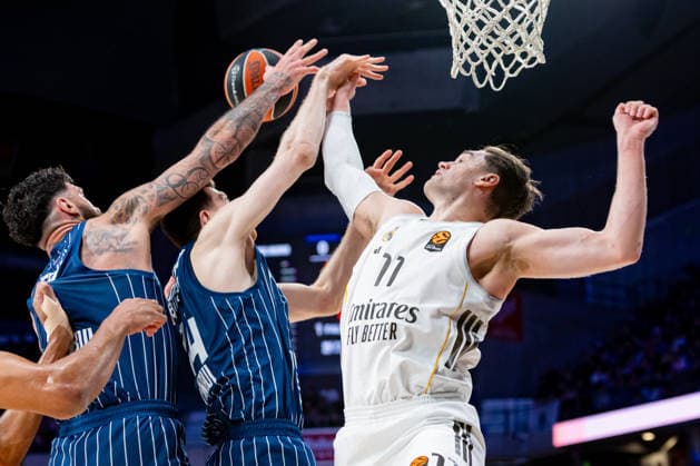 ESP: Real Madrid v Anadolu Efes Istanbul. Euroleague. Mario Hezonja of Real Madrid during the Euroleague match, between Real Madrid and Anadolu Efes Istanbul played at Movistar Arena Stadium on March 26, 2026 in Madrid Spain Madrid Spain Basketball Copyright: xAlbaxPachecox xAgenciaxLOFx