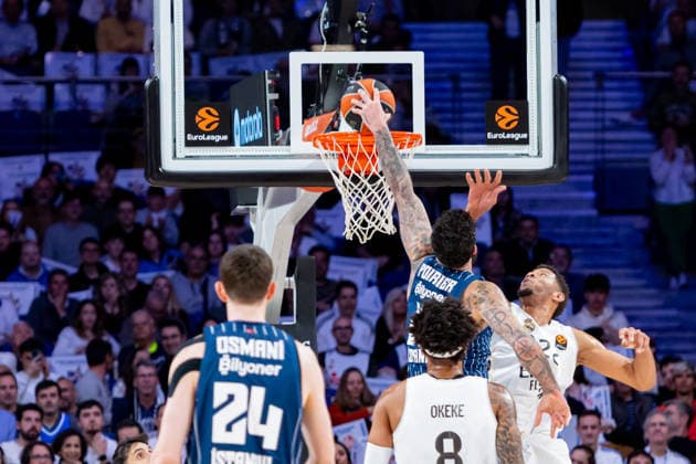 ESP: Real Madrid v Anadolu Efes Istanbul. Euroleague. Edy Tavares of Real Madrid and Vincent Poirier of Anadalu Efes during the Euroleague match, between Real Madrid and Anadolu Efes Istanbul played at Movistar Arena Stadium on March 26, 2026 in Madrid Spain Madrid Spain Basketball Copyright: xAlbaxPachecox xAgenciaxLOFx