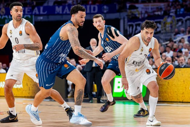 ESP: Real Madrid v Anadolu Efes Istanbul. Euroleague. Facundo Campazzo of Real Madrid and Nick Weiler-Babb of Anadolu Efes during the Euroleague match, between Real Madrid and Anadolu Efes Istanbul played at Movistar Arena Stadium on March 26, 2026 in Madrid Spain Madrid Spain Basketball Copyright: xAlbaxPachecox xAgenciaxLOFx