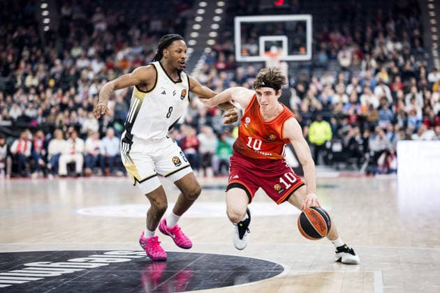 MUNICH, GERMANY - MARCH 26: Justinian Jessup (FC Bayern Muenchen, 10) controls the ball against Melvin Ajinca (LDLC ASVEL Villeurbanne, 8) during the Turkish Airlines EuroLeague match between FC Bayern Muenchen vs. LDLC ASVEL Villeurbanne at SAP Garden on round 34 of Turkish Airlines EuroLeague on March 26, 2025 in Munich, Germany. Bavaria Germany Copyright: xSteffiexWunderlx