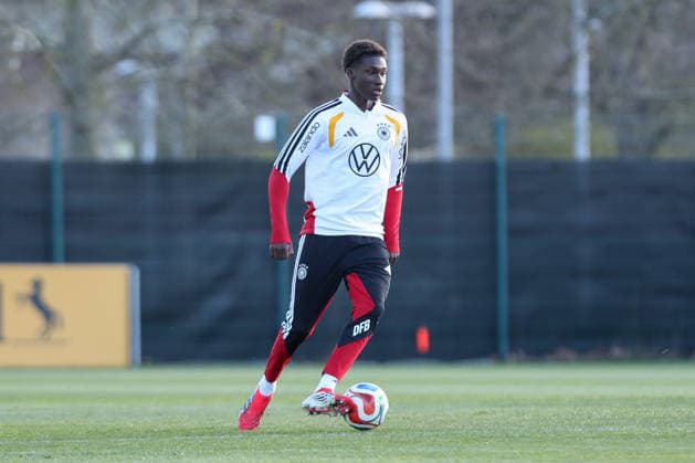 26.03.2026, xtgx, Fussball, U21, U 21 Nationalmannschaft, Pressekonferenz emspor, v.l. Abdoul Karim Coulibaly (Deutschland) (DFL DFB REGULATIONS PROHIBIT ANY USE OF PHOTOGRAPHS as IMAGE SEQUENCES and or QUASI-VIDEO) Wolfsburg