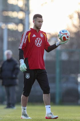 26.03.2026, xtgx, Fussball, U21, U 21 Nationalmannschaft, Abschlusstraining emspor, v.l. Mio Backhaus (Deutschland) (DFL DFB REGULATIONS PROHIBIT ANY USE OF PHOTOGRAPHS as IMAGE SEQUENCES and or QUASI-VIDEO) Wolfsburg