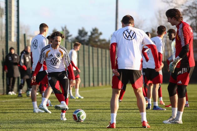 26.03.2026, xtgx, Fussball, U21, U 21 Nationalmannschaft, Abschlusstraining emspor, v.l. Mika Baur (Deutschland) (DFL DFB REGULATIONS PROHIBIT ANY USE OF PHOTOGRAPHS as IMAGE SEQUENCES and or QUASI-VIDEO) Wolfsburg