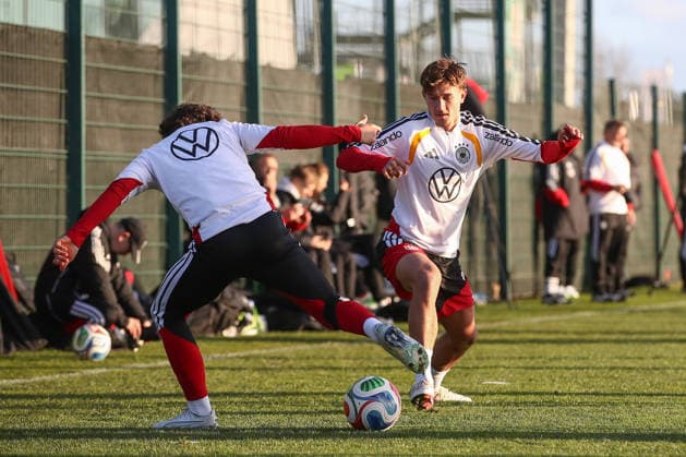 26.03.2026, xtgx, Fussball, U21, U 21 Nationalmannschaft, Abschlusstraining emspor, v.l. Tom Bischof (Deutschland) (DFL DFB REGULATIONS PROHIBIT ANY USE OF PHOTOGRAPHS as IMAGE SEQUENCES and or QUASI-VIDEO) Wolfsburg