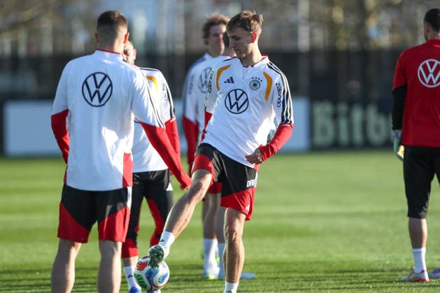 26.03.2026, xtgx, Fussball, U21, U 21 Nationalmannschaft, Abschlusstraining emspor, v.l. Nelson Weiper (Deutschland) (DFL DFB REGULATIONS PROHIBIT ANY USE OF PHOTOGRAPHS as IMAGE SEQUENCES and or QUASI-VIDEO) Wolfsburg