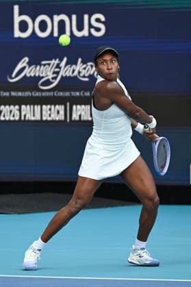 MIAMI GARDENS, FL - MARCH 26: Coco Gauff of the United States returns a shot to Karolina Muchova of Czech Republic during the men™s semifinal match of the Miami Open on March 26, 2026, Hard Rock Stadium in Miami Gardens, Florida. (Photo by Michele Eve Sandberg Icon Sportswire) TENNIS: MAR 26 Miami Open EDITORIAL USE ONLY Icon2603260560
