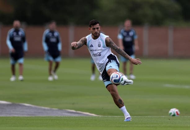 Leandro Paredes. Entrenamiento de la Seleccion Argentina.