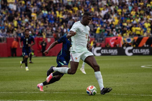 Brazil v France - International Friendly, Länderspiel, Nationalmannschaft FOXBOROUGH, UNITED STATES - MARCH 26: France’s Ibrahima Konate (15) controls the ball during an international pre-World Cup friendly match between Brazil and France as part of the Road to 26 game series at Gillette Stadium in Foxborough, United States, on March 26, 2026. Joseph Prezioso Anadolu Foxborough United States. Editorial use only. Please get in touch for any other usage.  Copyright: x2026xAnadoluxJosephxPreziosox