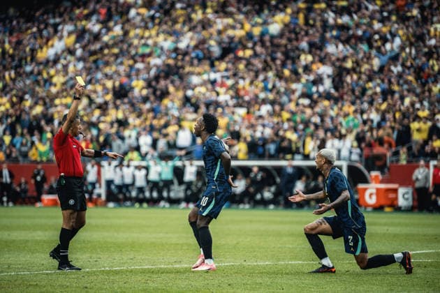 Brazil vs. France BOSTON, MA - 27.03.2026: BRAZIL VS. FRANCE - Vinicius Junior argues with the referee during the International Friendly, Länderspiel, Nationalmannschaft against France at Gillette Stadium on March 26, 2026 in Foxborough, Massachusetts. (Photo: Victor EleutÃ rio Fotoarena) x2912503x  VictorxEleutÃ rio