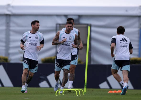 Lionel Messi y Rodrigo De Paul Entrenamiento de la Seleccion Argentina.