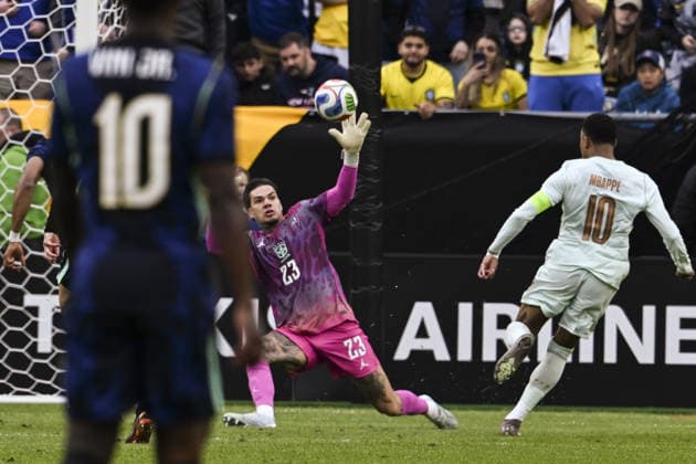BOSTON, UNITED STATES - MARCH 27: Kylian Mbappé of France scoring the team s first goal during an international football friendly between Brazil v France at Gillette Stadium, Boston, USA. (Photo by Richard Callis Sports Press Photo) Copyright: xRichardxCallis SportsxPressxPhotox Sportspressphoto_SPR118888