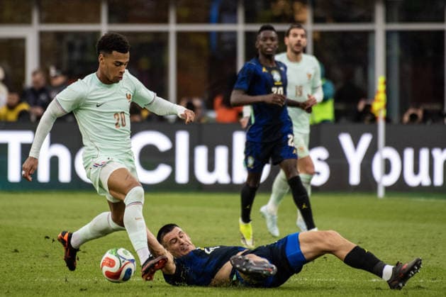 Brazil v France - International Friendly, Länderspiel, Nationalmannschaft FOXBOROUGH, UNITED STATES - MARCH 26: France’s Desire Doue (20) evades a sliding tackle from Brazil’s Roger Ibanez (24) during an international pre-World Cup friendly match between Brazil and France as part of the Road to 26 game series at Gillette Stadium in Foxborough, United States, on March 26, 2026. Joseph Prezioso Anadolu Foxborough United States. Editorial use only. Please get in touch for any other usage.  Copyright: x2026xAnadoluxJosephxPreziosox