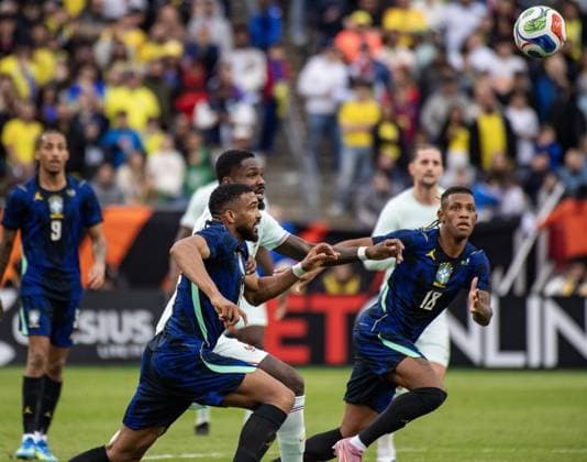 Brazil v France - International Friendly, Länderspiel, Nationalmannschaft FOXBOROUGH, UNITED STATES - MARCH 26: Players chase the ball in the air during an international pre-World Cup friendly match between Brazil and France as part of the Road to 26 game series at Gillette Stadium in Foxborough, United States, on March 26, 2026. Joseph Prezioso Anadolu Foxborough United States. Editorial use only. Please get in touch for any other usage.  Copyright: x2026xAnadoluxJosephxPreziosox