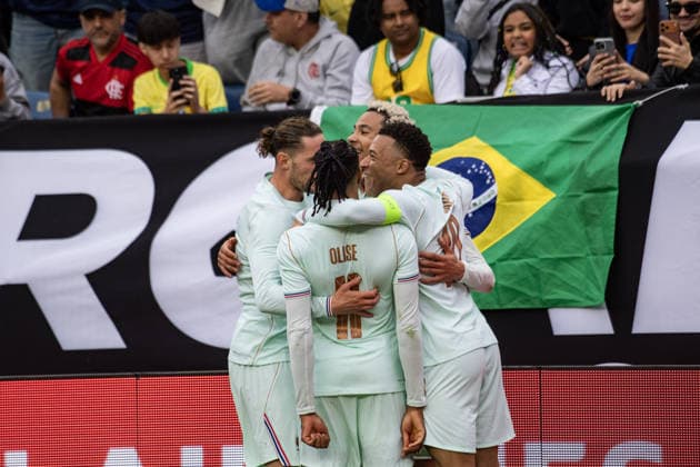 Brazil v France - International Friendly, Länderspiel, Nationalmannschaft FOXBOROUGH, UNITED STATES - MARCH 26: France’s Hugo Ekitike (22) celebrates with teammates after scoring a goal during an international pre-World Cup friendly match between Brazil and France as part of the Road to 26 game series at Gillette Stadium in Foxborough, United States, on March 26, 2026. Joseph Prezioso Anadolu Foxborough United States. Editorial use only. Please get in touch for any other usage.  Copyright: x2026xAnadoluxJosephxPreziosox