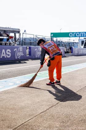 March 27, 2026, Suzuka, Mie Prefecture, Japan: A pit lane marshal sweeps debris in pit lane ahead of the F1 Grand Prix of Japan at the Suzuka Circuit Suzuka Japan - ZUMAs197 20260327_aaa_s197_006 Copyright: xGeorgexHitchensx