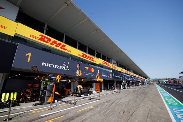 March 27, 2026, Suzuka, Mie Prefecture, Japan: The McLaren Formula 1 Team garage in pit lane ahead of the F1 Grand Prix of Japan at the Suzuka Circuit Formula 1, Day 1, Japanese Grand Prix 2026, Suzuka, Japan - Friday 27 March 2026.  - ZUMAs197 20260327_aaa_s197_008 Copyright: xGeorgexHitchensx
