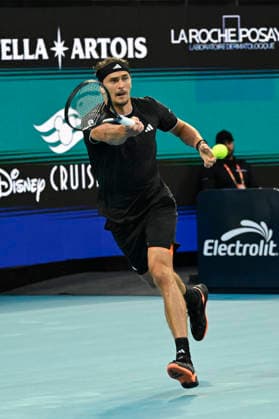 MIAMI GARDENS, FL - MARCH 26: Alexander Zverev of Germany, returns a shot to Francisco Cerundolo of Argentina, during the men™s quarterfinal match of the Miami Open on March 26, 2026, Hard Rock Stadium in Miami Gardens, Florida. (Photo by Michele Eve Sandberg Icon Sportswire) TENNIS: MAR 26 Miami Open EDITORIAL USE ONLY Icon2603260577