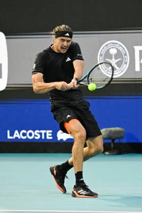 MIAMI GARDENS, FL - MARCH 26: Alexander Zverev of Germany, returns a shot to Francisco Cerundolo of Argentina, during the men™s quarterfinal match of the Miami Open on March 26, 2026, Hard Rock Stadium in Miami Gardens, Florida. (Photo by Michele Eve Sandberg Icon Sportswire) TENNIS: MAR 26 Miami Open EDITORIAL USE ONLY Icon2603260585