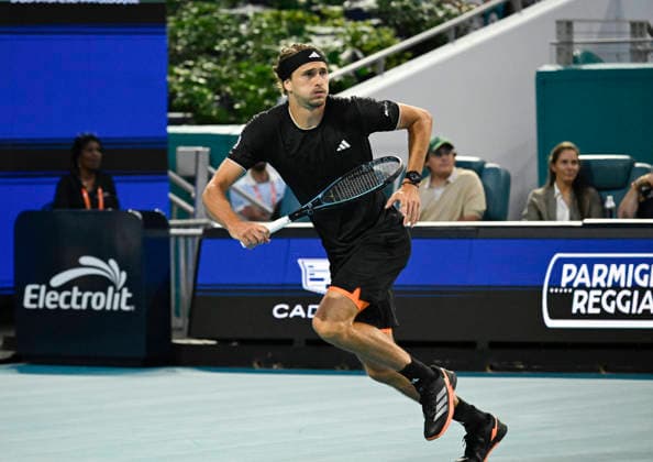 MIAMI GARDENS, FL - MARCH 26: Alexander Zverev of Germany, runs for the ball, playing against, Francisco Cerundolo of Argentina, during the men™s quarterfinal match of the Miami Open on March 26, 2026, Hard Rock Stadium in Miami Gardens, Florida. (Photo by Michele Eve Sandberg Icon Sportswire) TENNIS: MAR 26 Miami Open EDITORIAL USE ONLY Icon2603260589