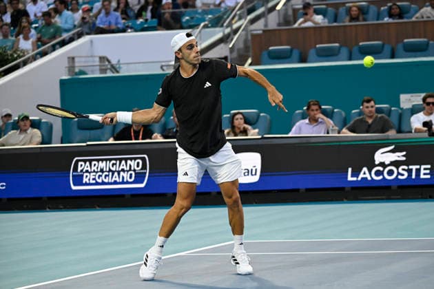 MIAMI GARDENS, FL - MARCH 26: Francisco Cerundolo of Argentina returns a shot to Alexander Zverev of Germany, during the men™s quarterfinal match of the Miami Open on March 26, 2026, Hard Rock Stadium in Miami Gardens, Florida. (Photo by Michele Eve Sandberg Icon Sportswire) TENNIS: MAR 26 Miami Open EDITORIAL USE ONLY Icon2603260582