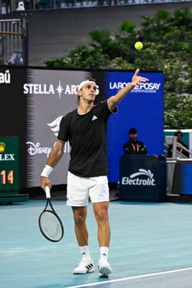 MIAMI GARDENS, FL - MARCH 26: Francisco Cerundolo of Argentina serves to Alexander Zverev of Germany, during the men™s quarterfinal match of the Miami Open on March 26, 2026, Hard Rock Stadium in Miami Gardens, Florida. (Photo by Michele Eve Sandberg Icon Sportswire) TENNIS: MAR 26 Miami Open EDITORIAL USE ONLY Icon2603260583