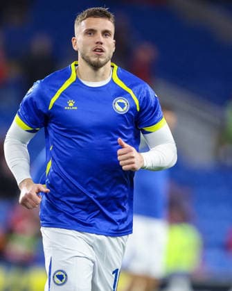 Wales v Bosnia and Herzegovina - FIFA World Cup, WM, Weltmeisterschaft, Fussball 2026 European Qualifiers KO Play-off Ermedin Demirovic of Bosnia & Herzegovina warms up during the FIFA World Cup Play-offs Semi-final match between Wales and Bosnia & Herzegovina at the Cardiff City Stadium in Cardiff on March 26, 2026. Cardiff South Glamorgan United Kingdom  Copyright: xMIxNewsx originalFilename:fletcher-walesvsb260326_np2QL.jpg