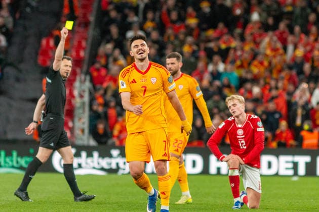 Denmark v North Macedonia - FIFA World Cup, WM, Weltmeisterschaft, Fussball 2026 European Qualifiers KO play-offs Referee Felix Zwayer shows a yellow card to Eljif Elmas of North Macedonia during the FIFA World Cup 2026 European Qualifiers KO play-offs match between Denmark and North Macedonia at Parken Stadium in Copenhagen, Denmark, on March 26, 2026. Copenhagen Denmark  Copyright: xKristianxTuxenxLadegaardxBergx originalFilename:berg-denmarkv260326_npfky.jpg