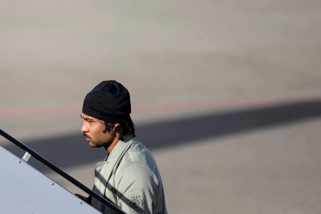 Fußballspieler Serge Gnabry steigt in den Flieger am Flughafen Nürnberg vor dem Abflug der Nationalmannschaft zum Länderspiel in der Schweiz (Basel). In der Schweiz steht das erste Spiel des WM-Jahres an. Nürnberg, 26.03.2026 Bayern Deutschland Copyright: xDwixAnoraganingrumx