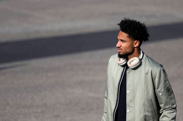 Fußballspieler Kevin Schade steigt in den Flieger am Flughafen Nürnberg vor dem Abflug der Nationalmannschaft zum Länderspiel in der Schweiz (Basel). In der Schweiz steht das erste Spiel des WM-Jahres an. Nürnberg, 26.03.2026 Bayern Deutschland Copyright: xDwixAnoraganingrumx