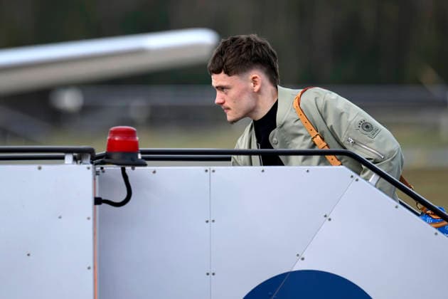 Fußballspieler Florian Wirtz steigt in den Flieger am Flughafen Nürnberg vor dem Abflug der Nationalmannschaft zum Länderspiel in der Schweiz (Basel). In der Schweiz steht das erste Spiel des WM-Jahres an. Nürnberg, 26.03.2026 Bayern Deutschland Copyright: xDwixAnoraganingrumx