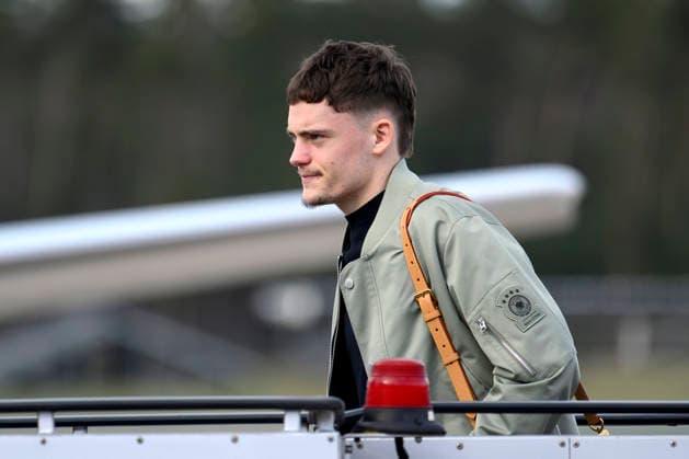 Fußballspieler Florian Wirtz steigt in den Flieger am Flughafen Nürnberg vor dem Abflug der Nationalmannschaft zum Länderspiel in der Schweiz (Basel). In der Schweiz steht das erste Spiel des WM-Jahres an. Nürnberg, 26.03.2026 Bayern Deutschland Copyright: xDwixAnoraganingrumx