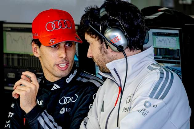 SUZUKA - Formula 1 driver Gabriel Bortoleto of Audi Revolut F1 Team in conversation with his engineer during the Formula 1 Japan Suzuka free practice at the Suzuka Formula 1 circuit on March 27, 2025 in Suzuka, Japan. (Photo by DeFodi Images) -